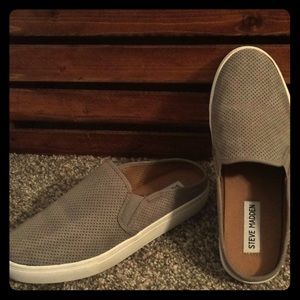 Steve Madden Gray slip ons
